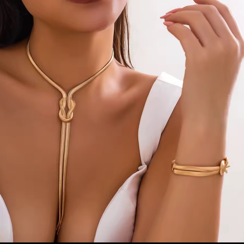 Vintage Gold Knot Necklace Bracelet Set